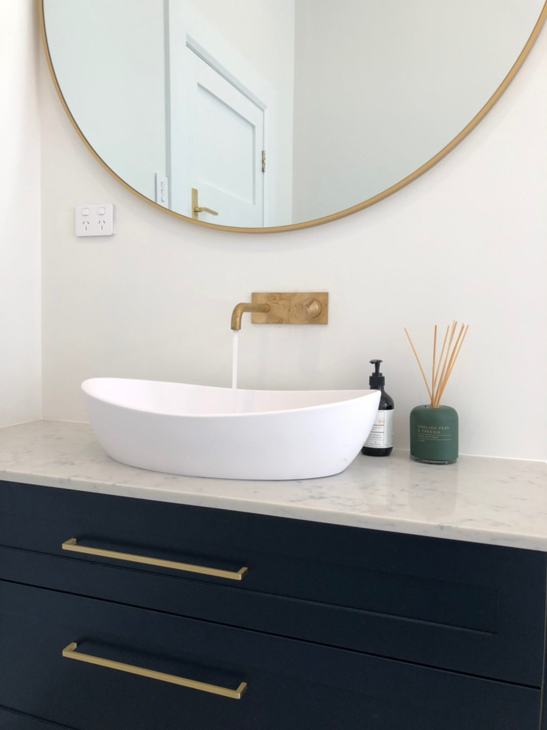 Toka Lite Vivienne - Organic Curved Style Basin - 600mm - STB24
